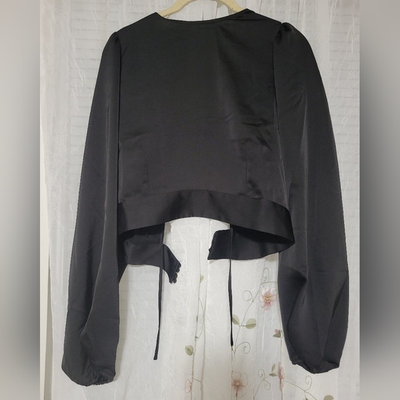 2/$25 Open Back H&M long sleeve top - Picture 3 of 4